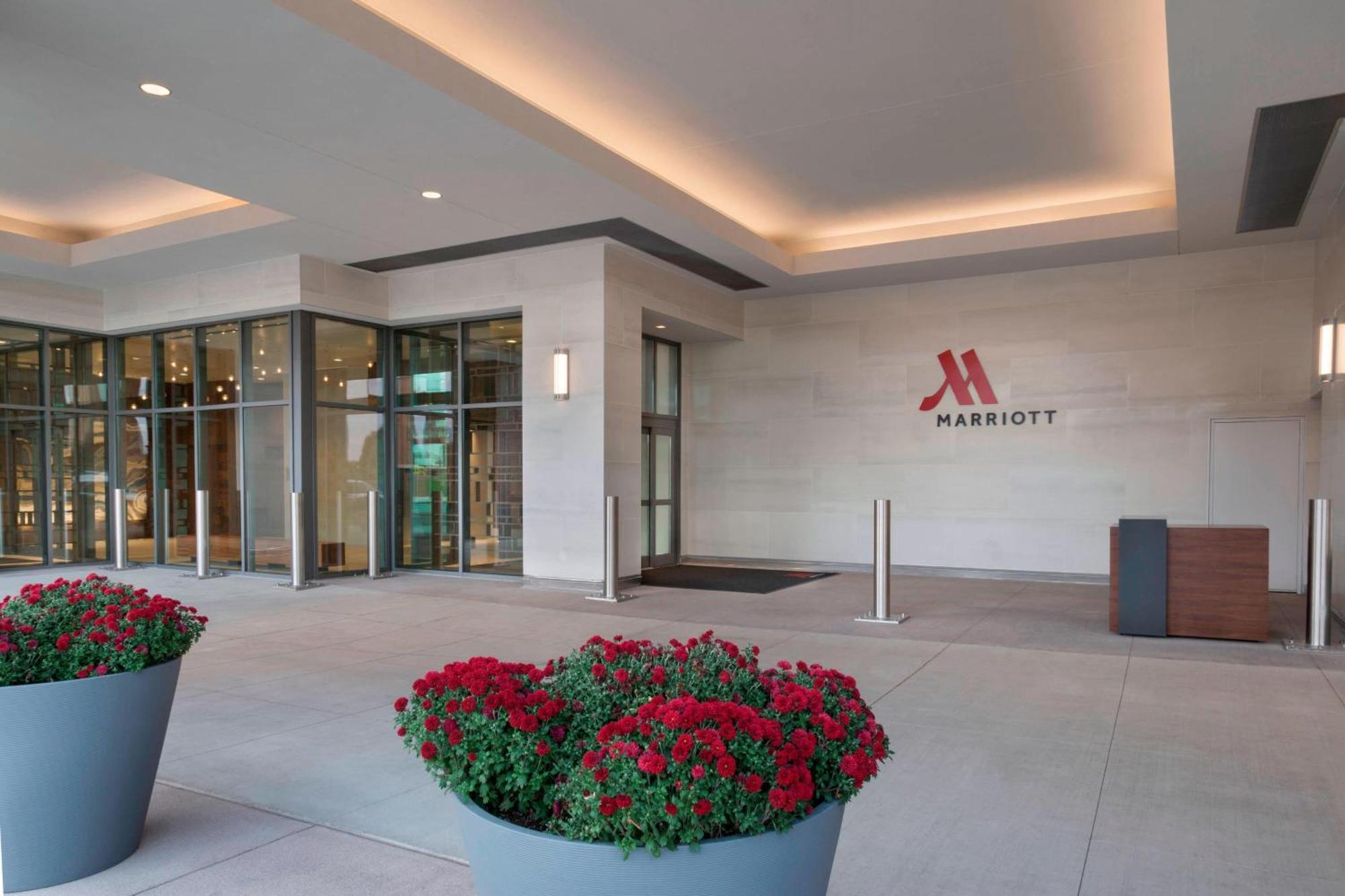 Buffalo Marriott At Lecom Harborcenter Экстерьер фото