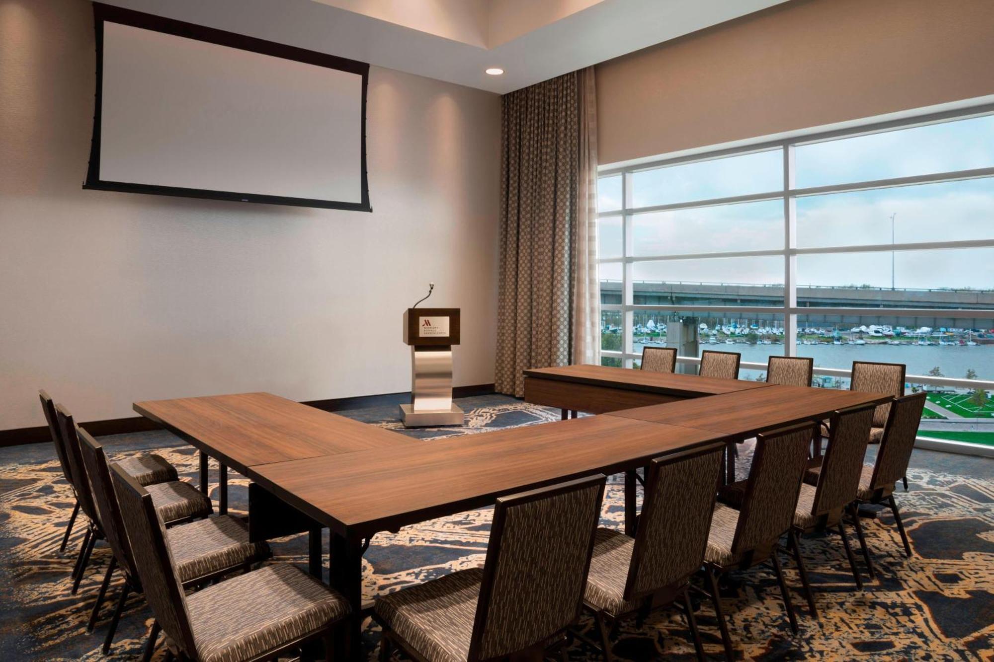 Buffalo Marriott At Lecom Harborcenter Экстерьер фото