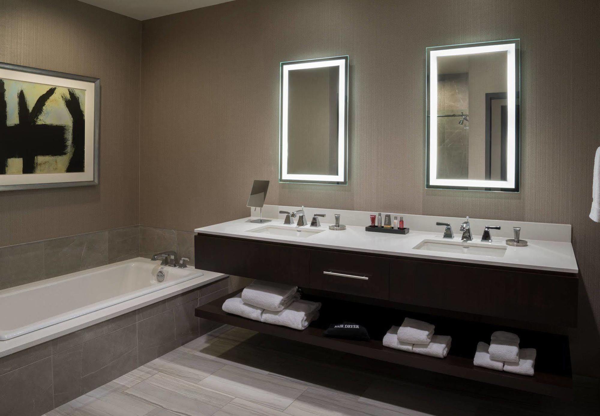 Buffalo Marriott At Lecom Harborcenter Экстерьер фото